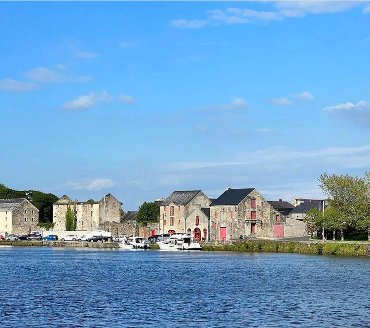 Riverfront Apartments At The Blue Goat Ramelton Bagian luar foto